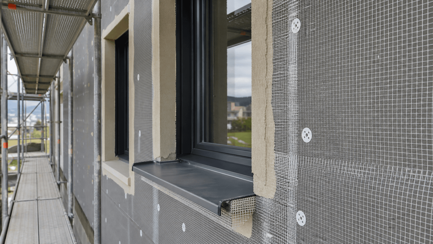 Intervention isolation des murs par l’extérieur sur un chantier en Suisse romande